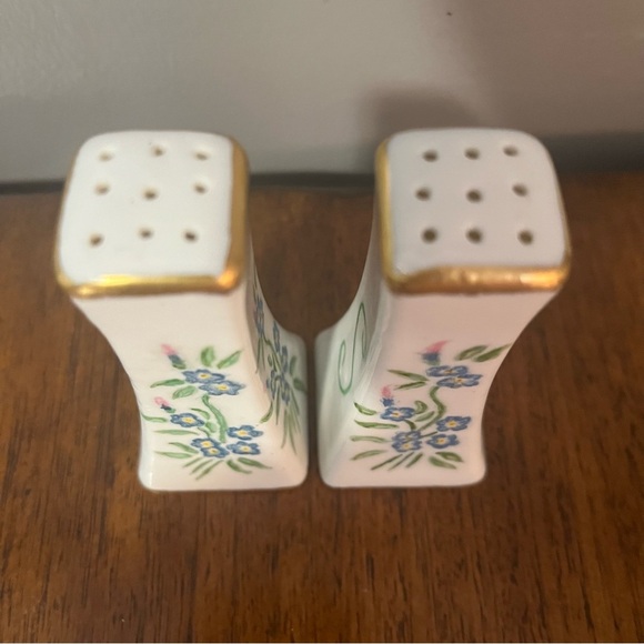 Vintage porcelain salt and pepper shaker from 1955. - Picture 4 of 9